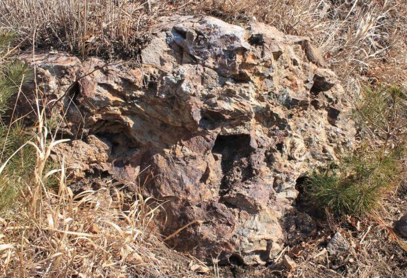 Outcrop of gossanous breccia at Anomaly I
